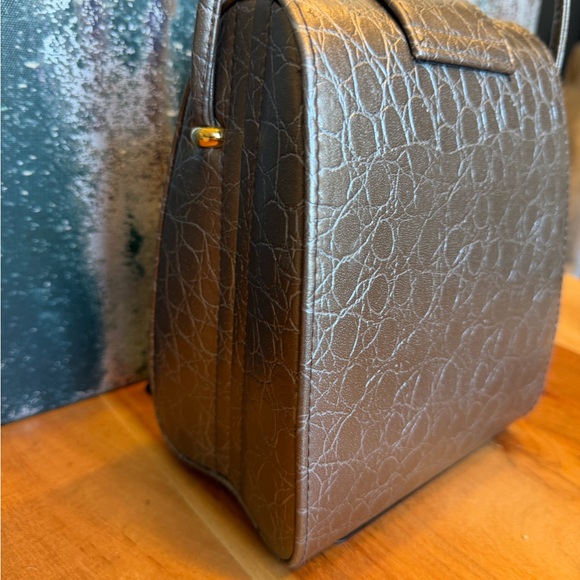 Vintage Metallic Crocodile Embossed Faux Leather Crossbody Bag - Picture 8 of 13